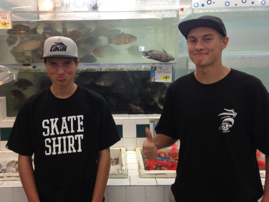 So one morning i picked up these 2 dudes at their house. We went to SK Donuts and then drove to Torrance where the Girl/Crailtap warehouse is located. Time to be a skate tourist. (This photo i took in a japanese supermarket - super weird place. Look at the upside down dead fish)