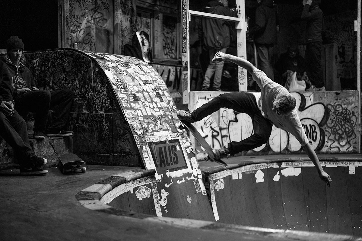 brugt-for-pa-facebook-fakie-ollie-over-roll-in-2-photo-credit-iambarnie-com