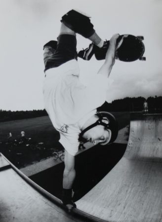 Tuckknee invert, ca 88, riding a Nicky Guerrero G&S deck, at the Havixbeck ramp, pic by Andreas Gärtner